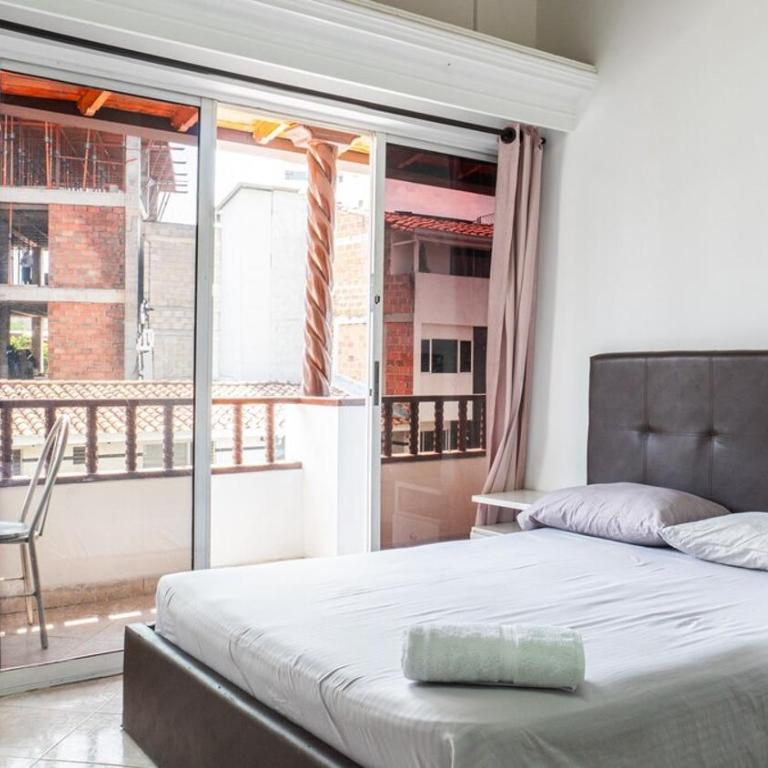 Apartamento cerca a Estadio con balcon y 5 habitaciones - Apartment - 84