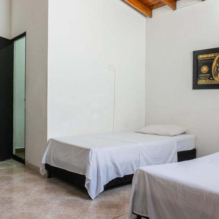 Apartamento cerca a Estadio con balcon y 5 habitaciones - Apartment - 21
