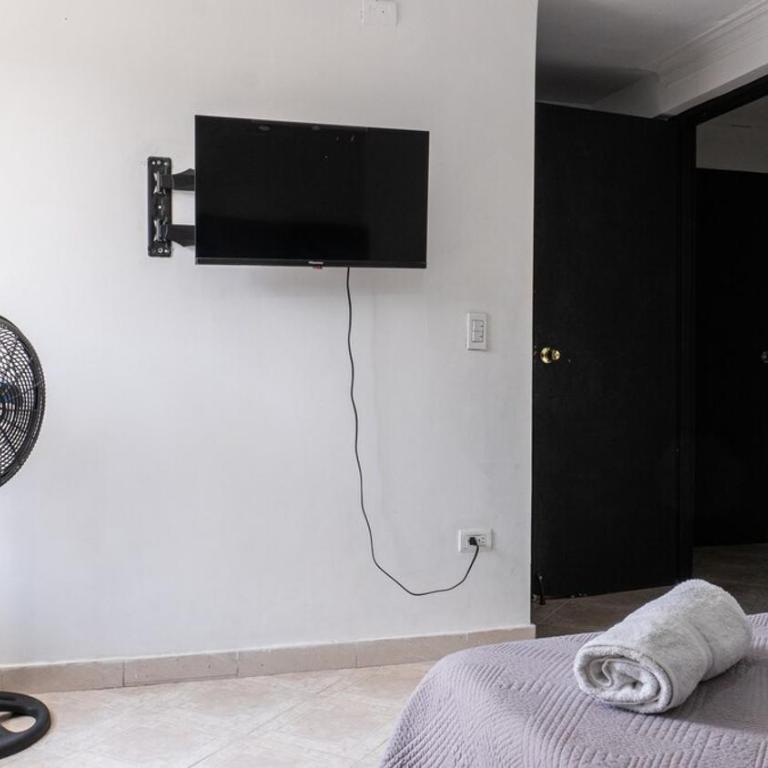 Apartamento cerca a Estadio con balcon y 5 habitaciones - Apartment - 35
