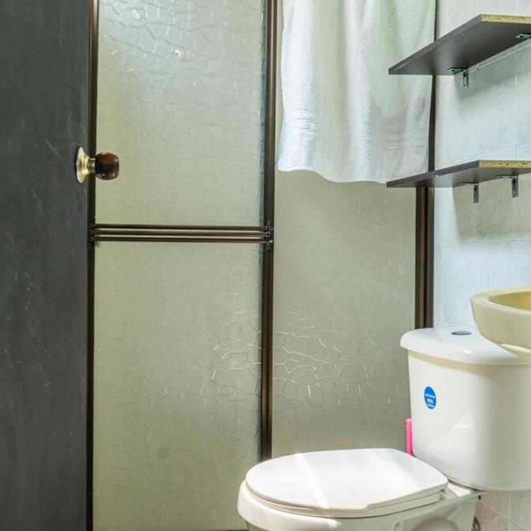 Apartamento cerca a Estadio con balcon y 5 habitaciones - Apartment - 87