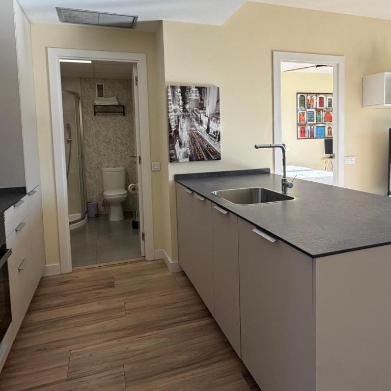 23 DOWN TOWN IN METRO IN 5 Station straigh WIFI AC - One-Bedroom Apartment - 12