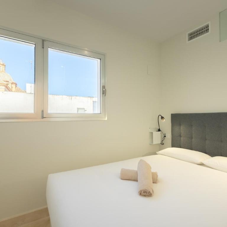 Tentudia Charming Apartments with Private Roof-Top or Patio in San Bernardo By OCityzen - Three-Bedroom Apartment with Private Rooftop - Second Floor - 36