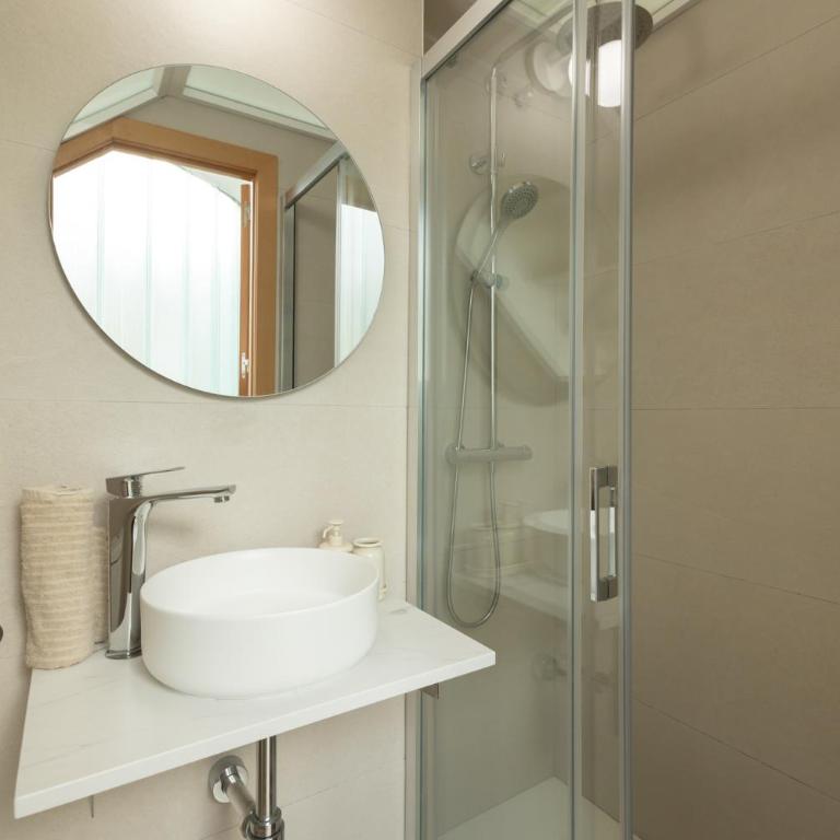 Tentudia Charming Apartments with Private Roof-Top or Patio in San Bernardo By OCityzen - Three-Bedroom Apartment with Private Rooftop - Second Floor - 39