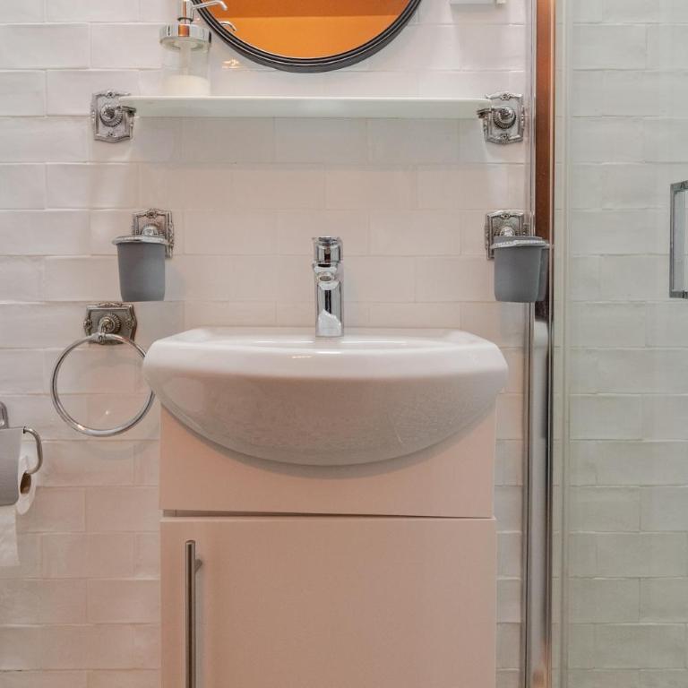 Studio Paris - Métro 7 Cadet - Quartier Faubourg-Montmartre - Apartamento de 1 dormitorio - 5