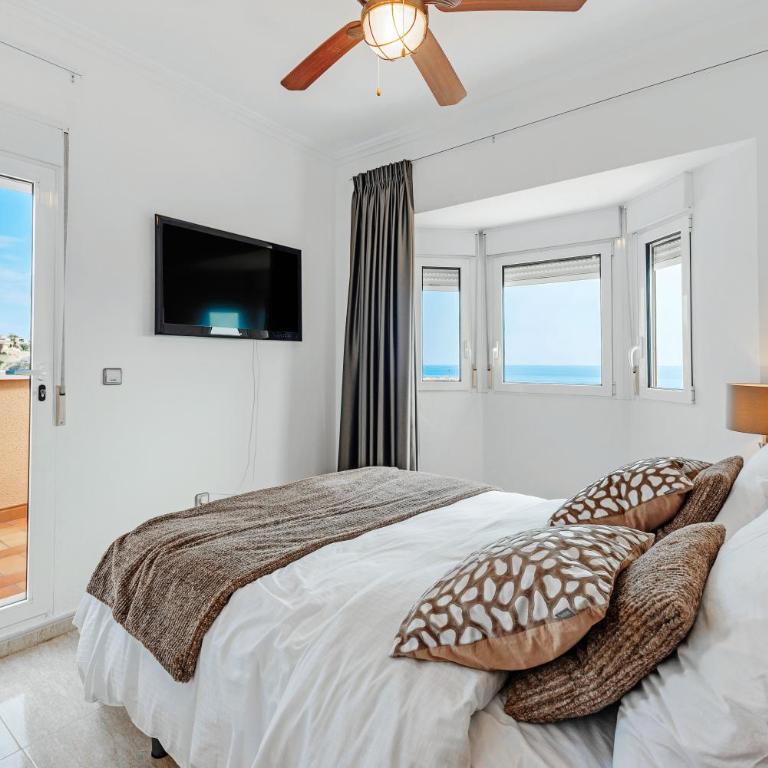 Luxury Villa Facing the Sea, With Swimming Pool - Villa - 26