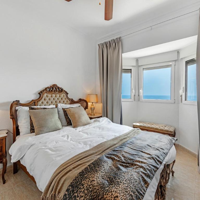 Luxury Villa Facing the Sea, With Swimming Pool - Villa - 31