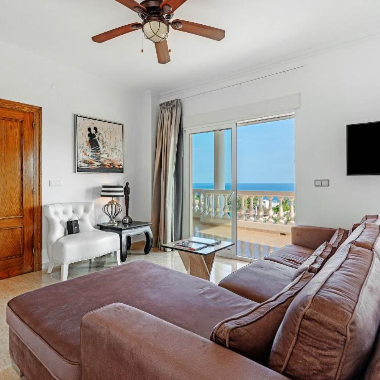 Luxury Villa Facing the Sea, With Swimming Pool - Villa - 21