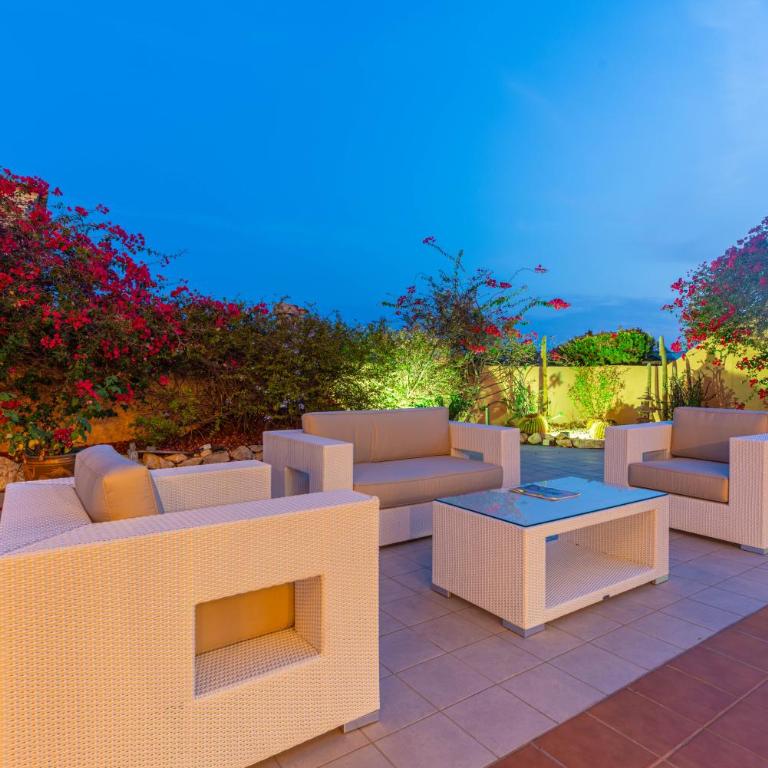 Luxury Villa Facing the Sea, With Swimming Pool - Villa - 34