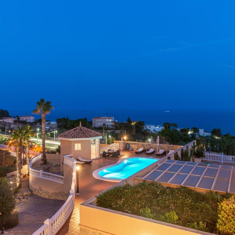 Luxury Villa Facing the Sea, With Swimming Pool - Villa - 3