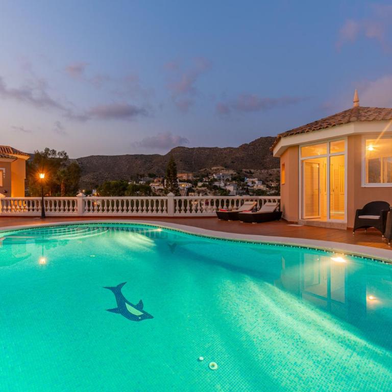 Luxury Villa Facing the Sea, With Swimming Pool - Villa - 4
