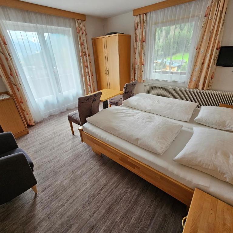 Pension Appartement Ambrosi - Doppelzimmer mit Balkon - 3