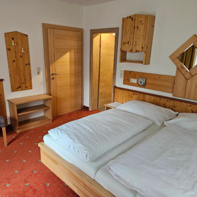 Pension Appartement Ambrosi - Doppelzimmer mit Balkon - 10