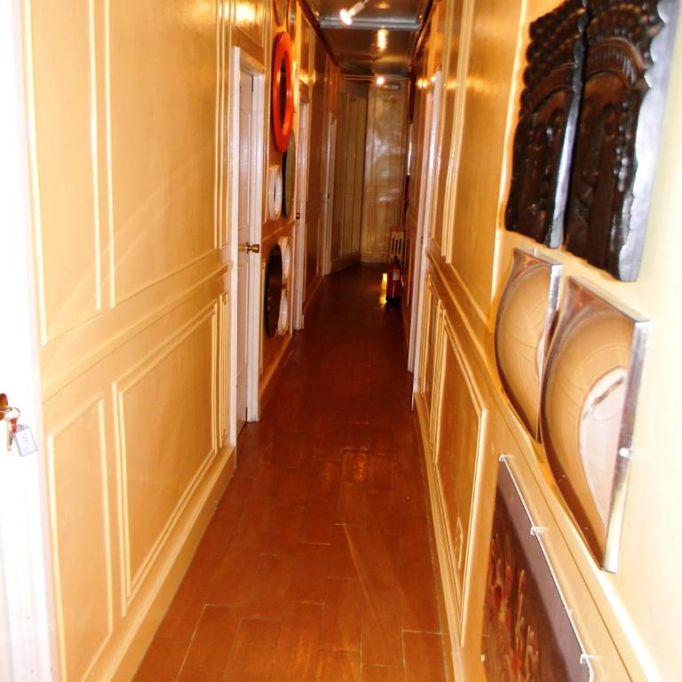Hostal La Fontana - Triple Room with Balcony - 8