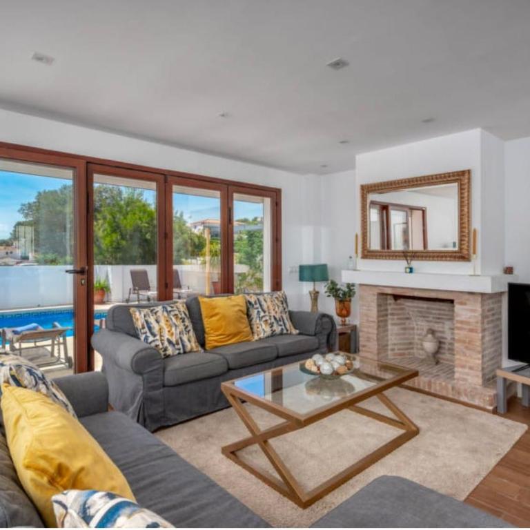 Villa Angel - La Cala Di Mijas - 4 Bedroom, Sleeps 8, Private Pool, Close to the Beach - Villa - 3