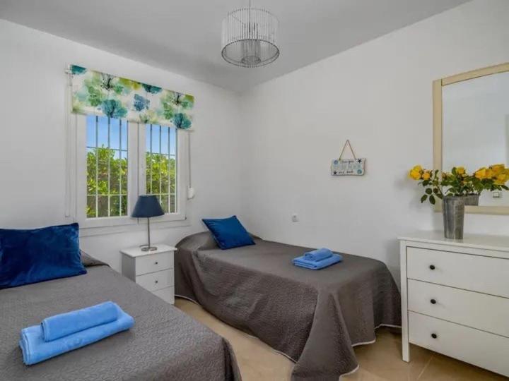Villa Angel - La Cala Di Mijas - 4 Bedroom, Sleeps 8, Private Pool, Close to the Beach - Villa - 7
