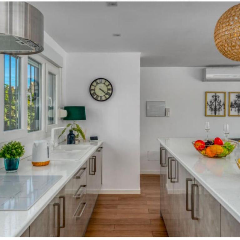 Villa Angel - La Cala Di Mijas - 4 Bedroom, Sleeps 8, Private Pool, Close to the Beach - Villa - 15