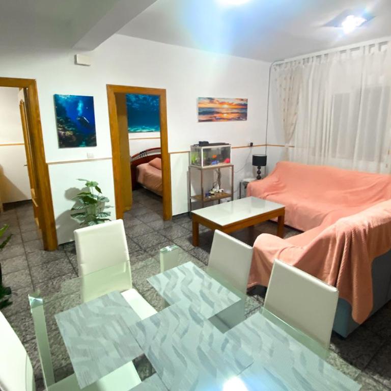 Casa Soto -Ubicacion privilegiada-Aparcamiento en tu puerta y acceso rapido a Servicios- Playas y Lugares de Interes- Netflix-Disney Plus-Prime-Full Sports TV - Casa de 3 dormitorios - 5