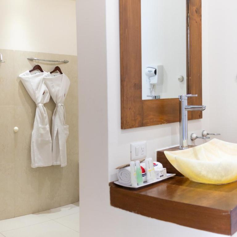 The Westmarine Waterfront Hotel - Suite Master - 15