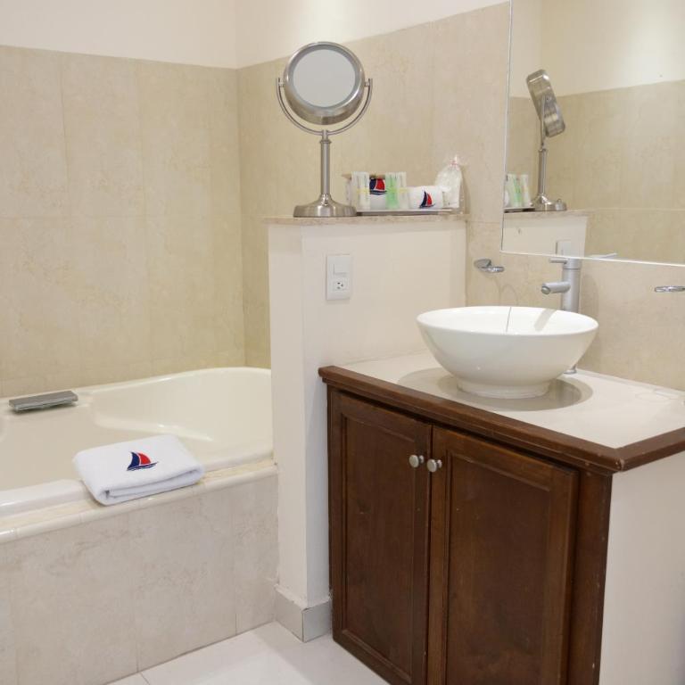 The Westmarine Waterfront Hotel - Suite Master - 17
