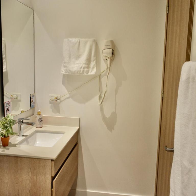Modern new 3 bedroom apartment 5min to beach shops restaurants - Apartamento Premium de 3 dormitorios con balcón - 40