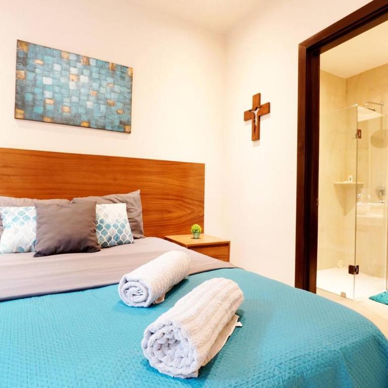 Selvanova Coto8 10min Beach,Gyms,Pools,WIFI 200MB - Three-Bedroom Apartment - 13