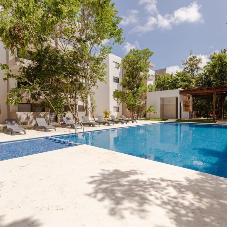 Selvanova Coto8 10min Beach,Gyms,Pools,WIFI 200MB - Three-Bedroom Apartment - 32