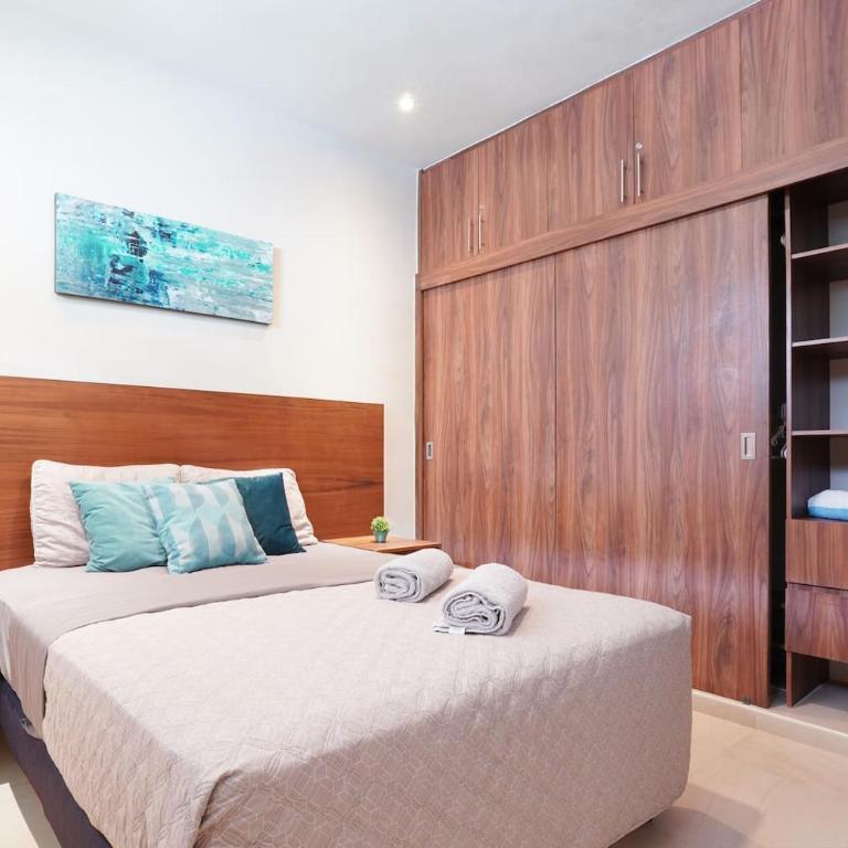 Selvanova Coto8 10min Beach,Gyms,Pools,WIFI 200MB - Three-Bedroom Apartment - 16