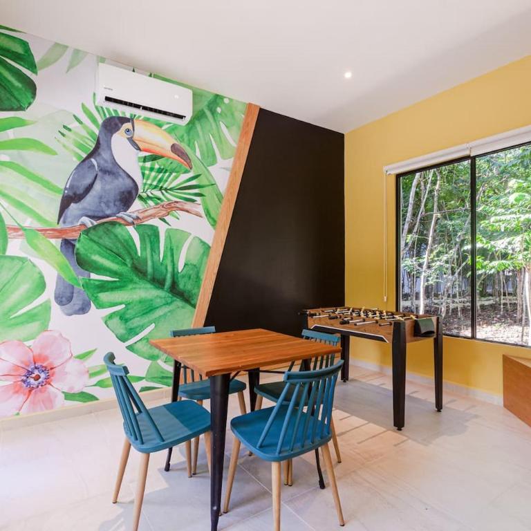 Selvanova Coto8 10min Beach,Gyms,Pools,WIFI 200MB - Three-Bedroom Apartment - 30