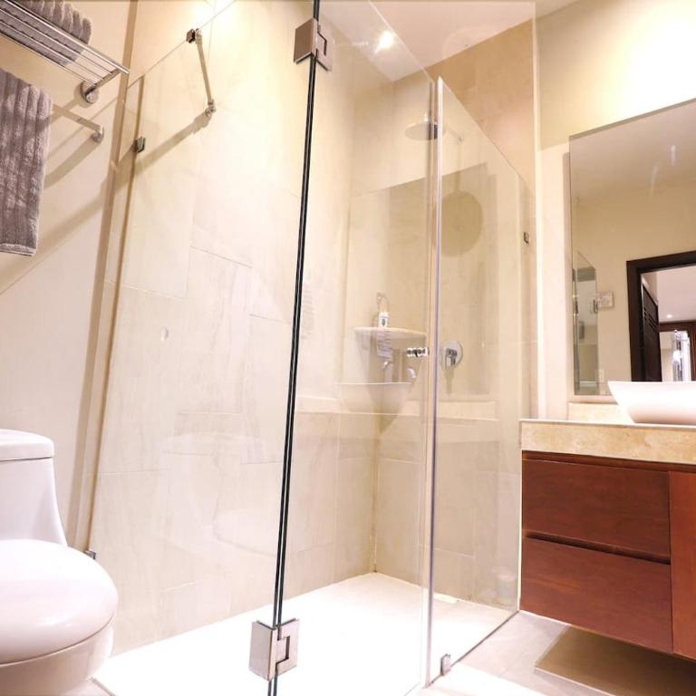 Selvanova Coto8 10min Beach,Gyms,Pools,WIFI 200MB - Three-Bedroom Apartment - 21