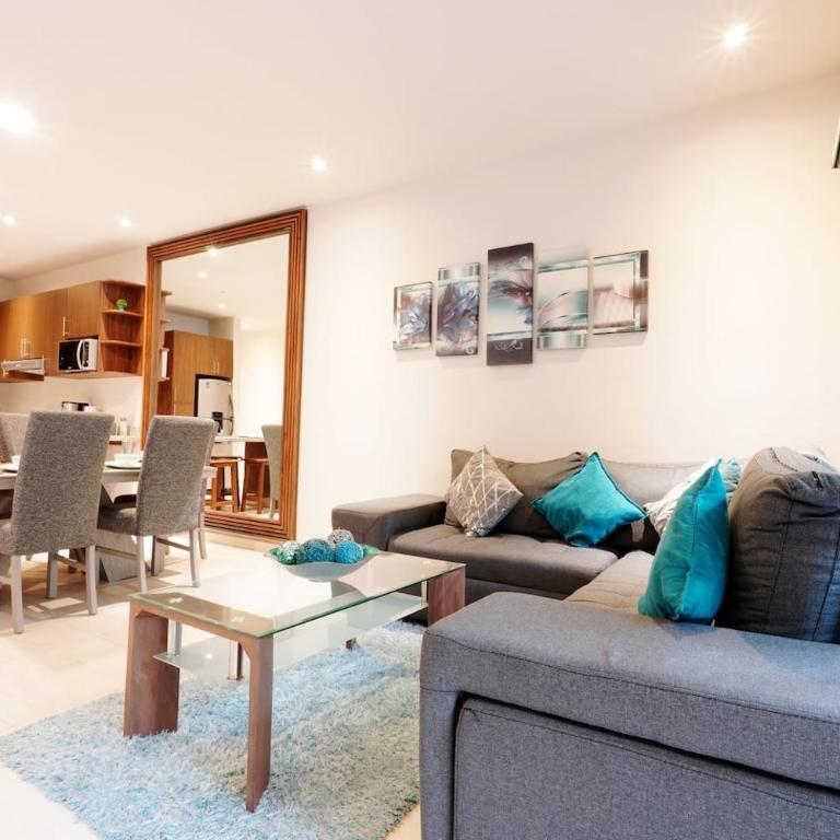 Selvanova Coto8 10min Beach,Gyms,Pools,WIFI 200MB - Three-Bedroom Apartment - 11