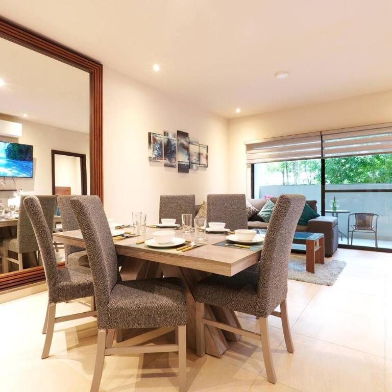 Selvanova Coto8 10min Beach,Gyms,Pools,WIFI 200MB - Three-Bedroom Apartment - 9