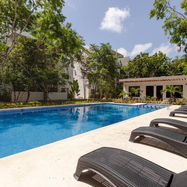 Selvanova Coto8 10min Beach,Gyms,Pools,WIFI 200MB - Three-Bedroom Apartment - 42