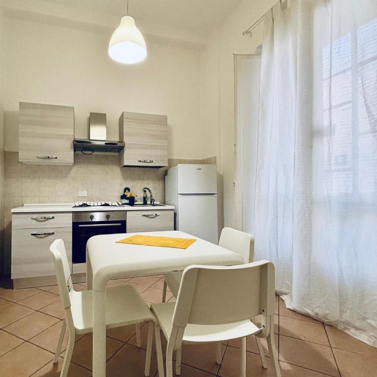 Castelnuovo Rooms #Politeama - Camera Matrimoniale Standard con Bagno in Comune - 2