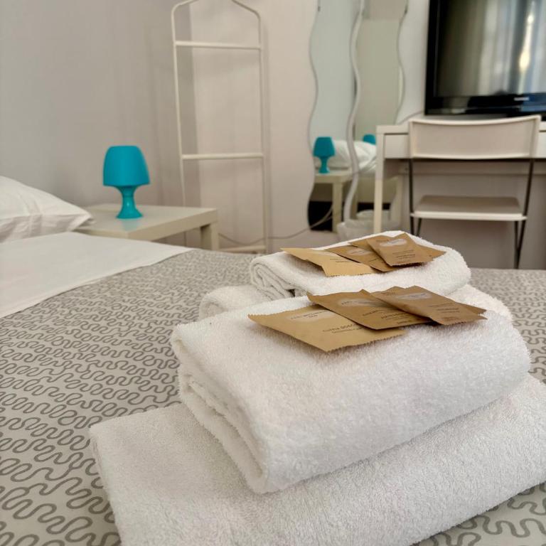 Castelnuovo Rooms #Politeama - Camera Matrimoniale/Doppia con Letti Singoli con Bagno in Comune - 10