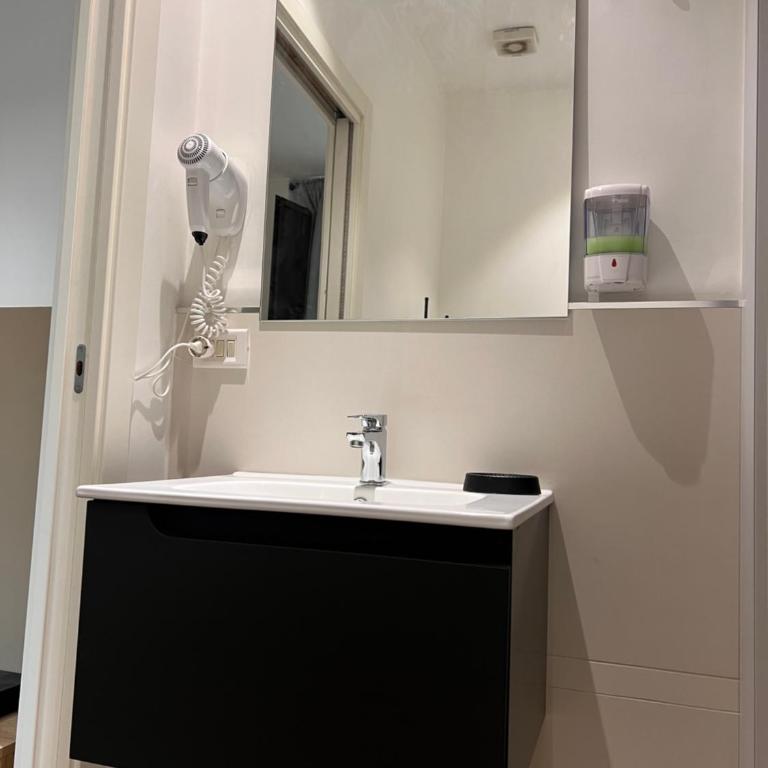 Handy - Standard King Room - 8