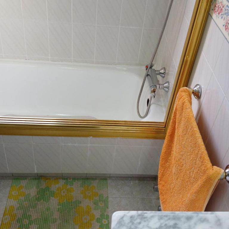 Habitacion Privada 3 personas en Toledo - Habitación Triple Básica con baño compartido - 13