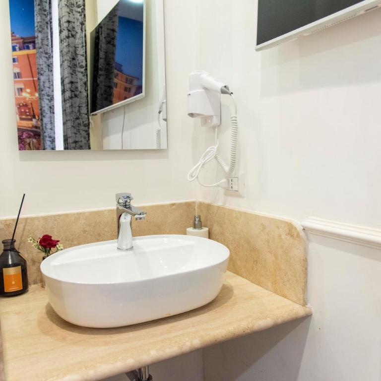 Susy's Guest House - Room Trevi - Camera Singola con Bagno Privato - 14