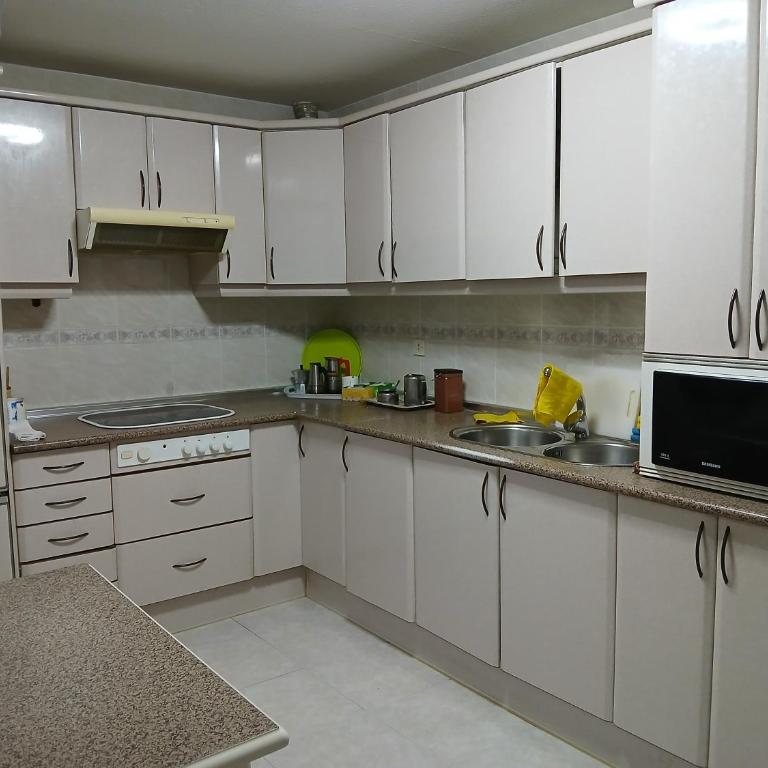 Habitacion Privada 3 personas en Toledo - Habitación Triple Básica con baño compartido - 18