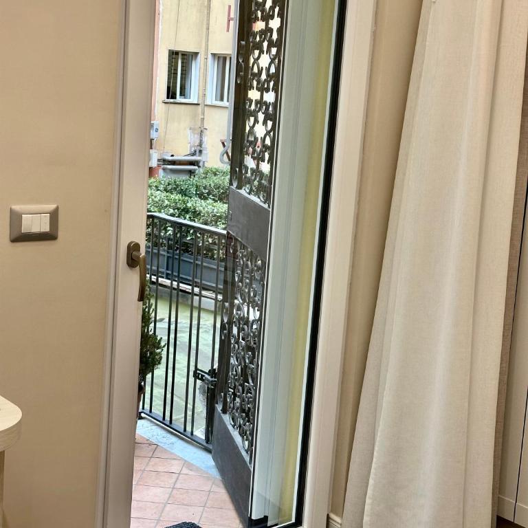 DEDA & FOVE - Camera Matrimoniale con Balcone - 5