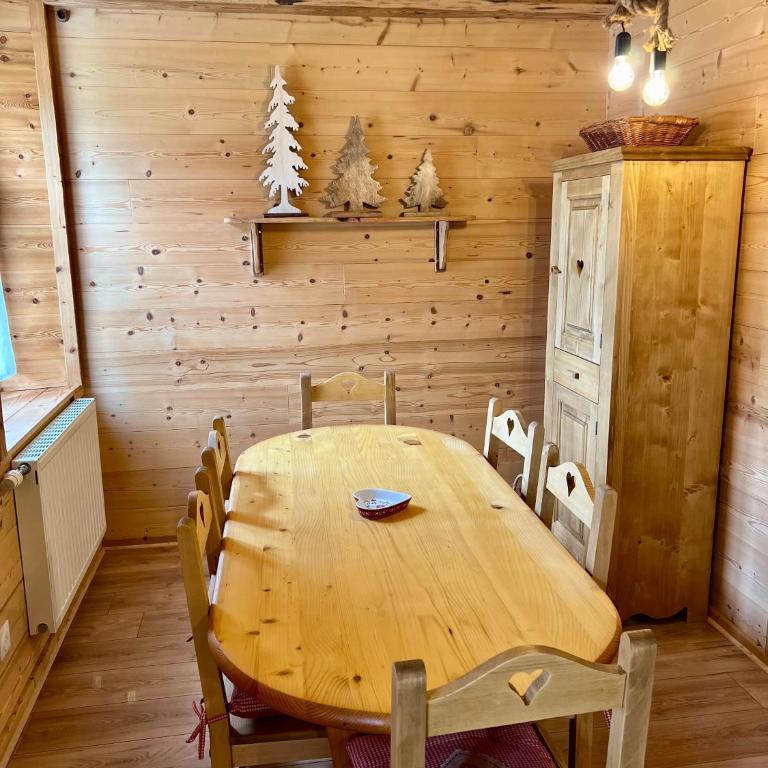 Gîte 2 à 8 personnes style chalet avec garage privé et jardin - Two-Bedroom Apartment - 5
