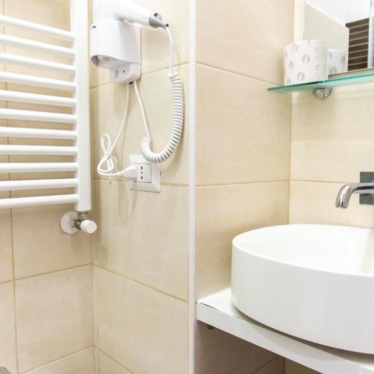 Susy's Guest House - Room Colosseo - Camera Matrimoniale con Bagno Privato - 11
