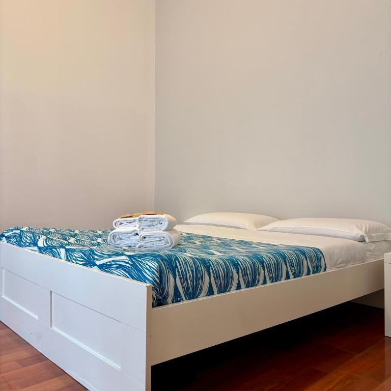Castelnuovo Rooms #Politeama - Camera Matrimoniale Standard con Bagno in Comune - 4