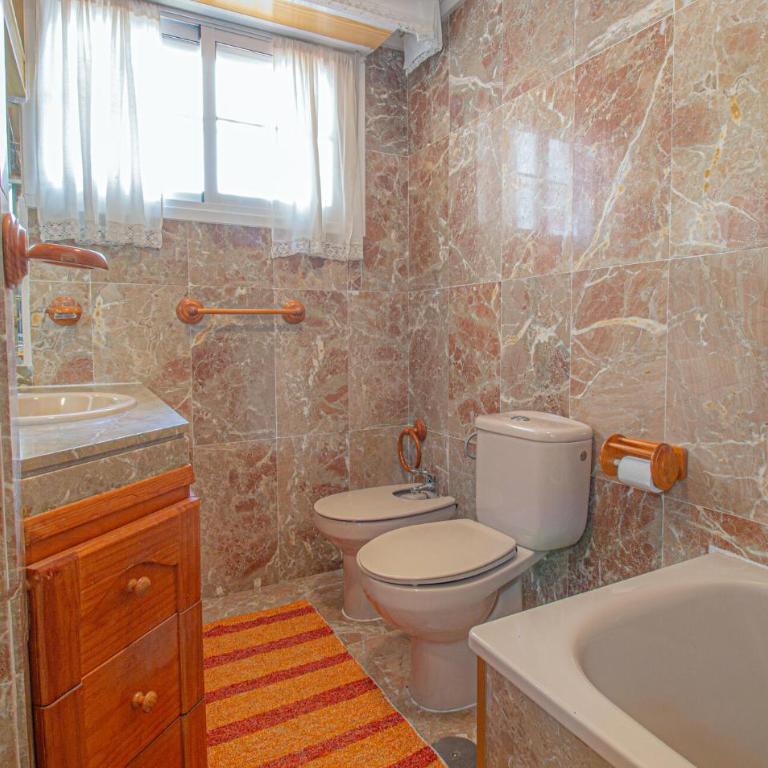 2 Bedroom Amazing Apartment In Torrevieja - Two-Bedroom Apartment - 11
