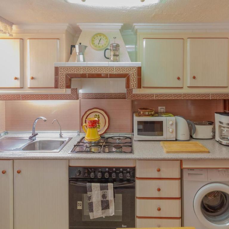 2 Bedroom Amazing Apartment In Torrevieja - Two-Bedroom Apartment - 3
