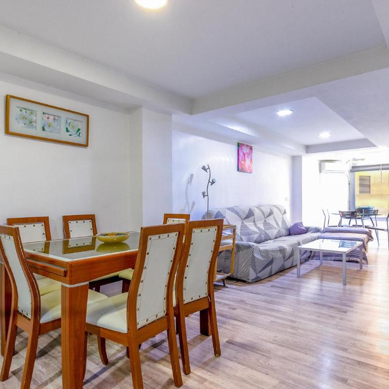 2 Bedroom Beautiful Apartment In Benidorm - Two-Bedroom Apartment - 3