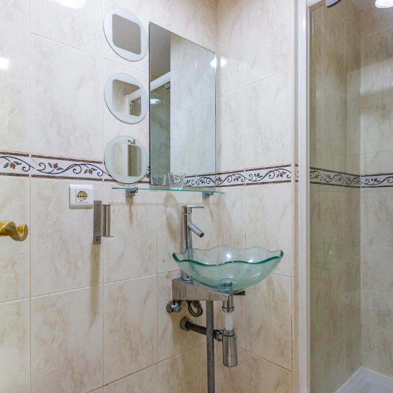 2 Bedroom Beautiful Apartment In Benidorm - Two-Bedroom Apartment - 10