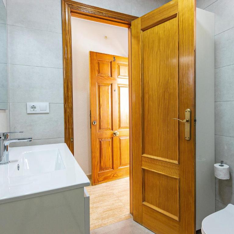 2 Bedroom Beautiful Apartment In Arenales Del Sol - Apartamento de 2 dormitorios - 11