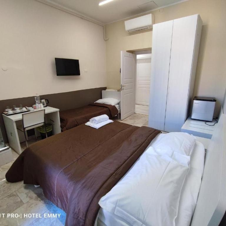 Hotel Emmy - Chambre Lits Jumeaux Standard avec Salle de Bains Commune - 2