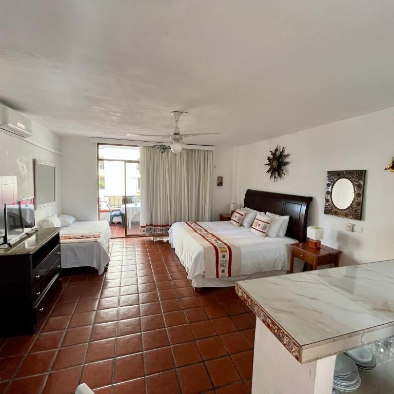 Sunny Jr Suites in the heart of Puerto Vallarta - One-Bedroom Apartment - 4