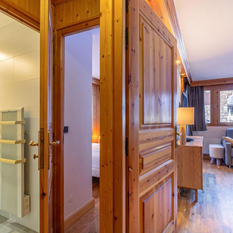 Appartement élégant avec wifi, au centre, pied des pistes, parking couvert, balcon sud/est, 6 pers. - FR-1-694-98 - Apartment - 14